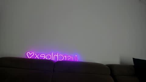 Chloe online show from November 9, 2025, 7:06 am