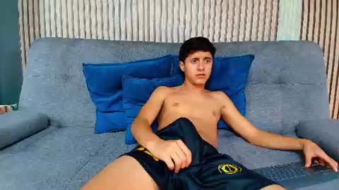 Snapshot of justin_ortiz chatting on June 12, 2026, 7:13 pm Justin Ortiz online show from June 12, 2026, 7:13 pm
