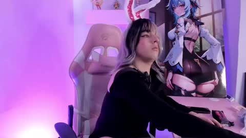 Justine online show from April 19, 2026, 4:01 am