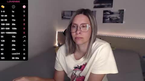 Julie online show from September 19, 2025, 3:56 pm