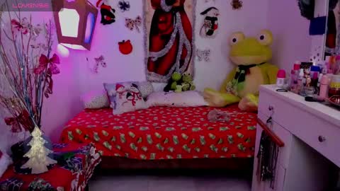 Mia online show from December 20, 2024, 4:53 am