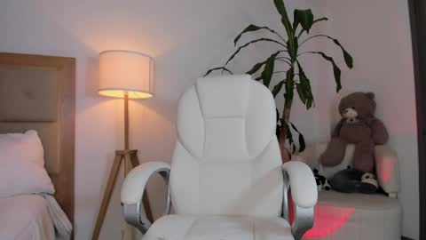 Snapshot of justmia__ chatting on April 5, 2026, 1:25 am IG imbellamiaa online show from April 5, 2026, 1:25 am