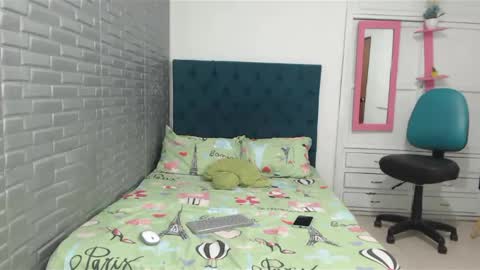 juviaandgray online show from January 11, 2025, 1:48 am