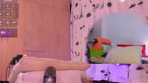  Karolin  online show from April 13, 2026, 11:10 pm