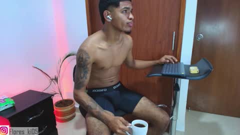 Snapshot of k_florez chatting on February 16, 2026, 9:27 am k_florez online show from February 16, 2026, 9:27 am