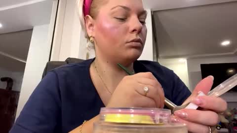 Kaelia and Daniel online show from November 6, 2025, 8:26 am