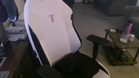 Snapshot of kait331 chatting on January 6, 2025, 1:09 am Camprincess331 online show from January 6, 2025, 1:09 am