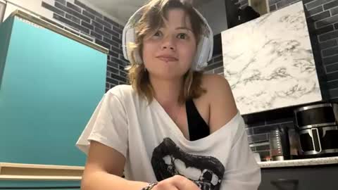 Snapshot of kaitlindumay chatting on June 22, 2026, 6:27 pm I am Lee ntmu Lets hit 10 Thumbs Up together online show from June 22, 2026, 6:27 pm
