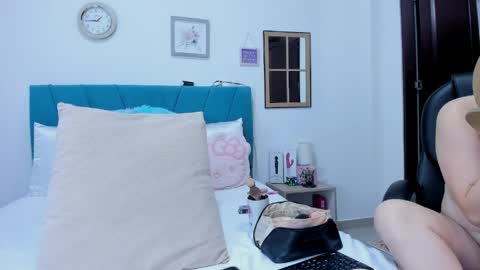 Kamilalopez online show from April 6, 2026, 10:11 pm