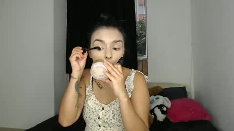 kammy   y   camila online show from December 17, 2025, 10:05 pm