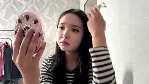 Lily online show from May 3, 2026, 9:15 am