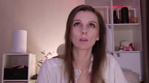 Julia online show from March 18, 2026, 8:56 pm