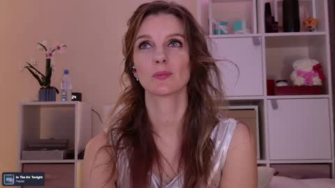 Julia online show from April 3, 2026, 9:24 pm