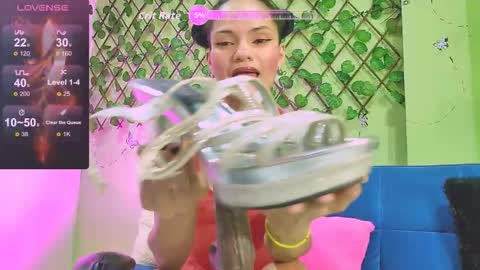 Karen  online show from October 4, 2025, 2:37 pm