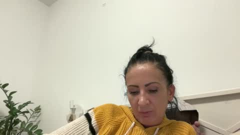 Karina online show from December 22, 2025, 5:04 am