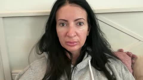 Karina online show from April 17, 2026, 7:22 am