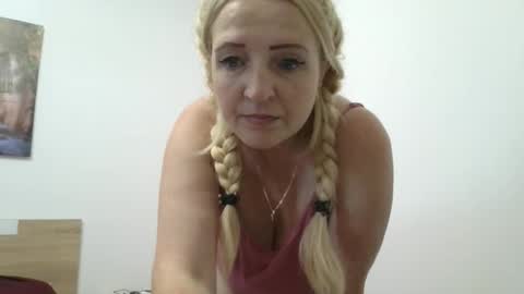 Snapshot of karisha_hot chatting on October 24, 2025, 8:33 am Karisha hot online show from October 24, 2025, 8:33 am
