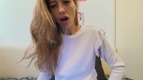 Snapshot of karladreamssex chatting on October 24, 2025, 7:49 am Crystyna online show from October 24, 2025, 7:49 am