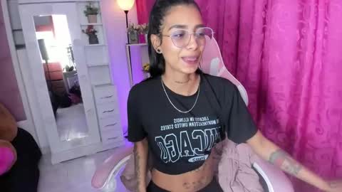 karlaslutskinny__ online show from April 15, 2026, 7:58 pm