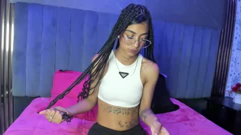 karlaslutskinny__ online show from May 21, 2026, 8:27 pm
