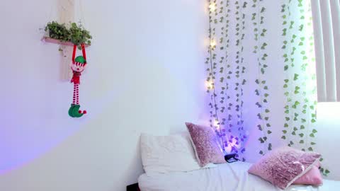 Karlye online show from December 24, 2024, 3:26 pm