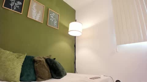 Karlye online show from September 12, 2025, 1:11 pm