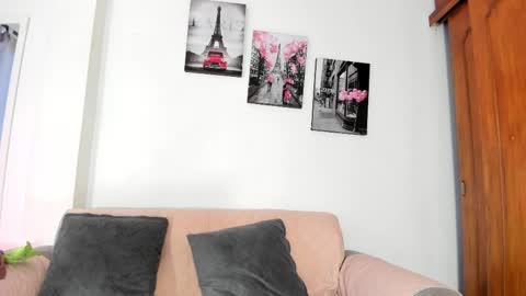 karol_w10 online show from April 1, 2026, 1:41 pm