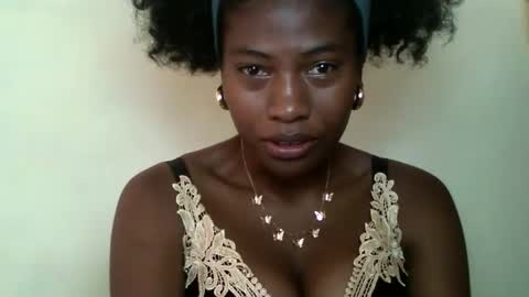 Snapshot of karoliee chatting on April 21, 2026, 5:58 am karoliee online show from April 21, 2026, 5:58 am