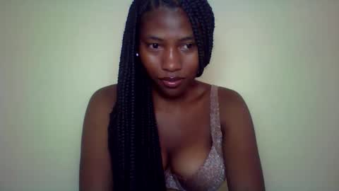 Snapshot of karoliee chatting on May 5, 2026, 11:40 am karoliee online show from May 5, 2026, 11:40 am