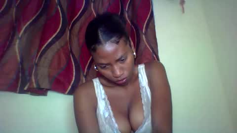 Snapshot of karoliee chatting on May 25, 2026, 10:10 am karoliee online show from May 25, 2026, 10:10 am