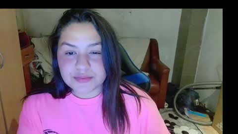 karolina_j online show from April 12, 2026, 11:32 pm