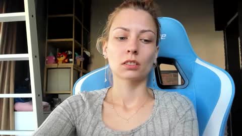 karoline121 online show from October 28, 2025, 9:02 am