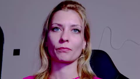 karoline121 online show from November 13, 2025, 8:30 pm