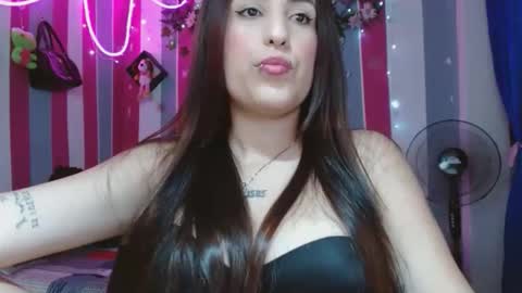 karoline_lov2 online show from November 3, 2025, 5:36 pm