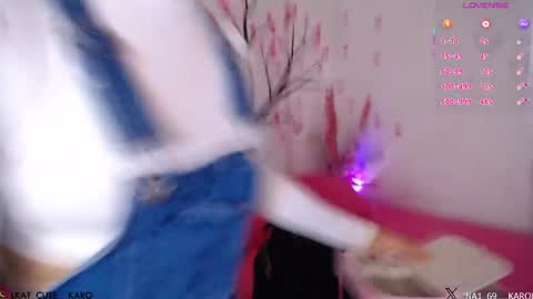 Karolina 3 online show from April 18, 2026, 7:58 pm