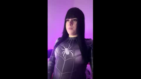 Karolsinha online show from May 17, 2026, 2:20 am