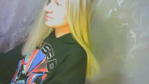 Caroline Fox online show from September 25, 2025, 10:52 am