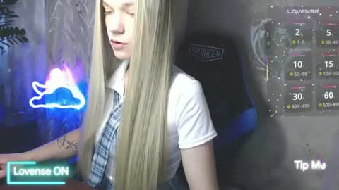 Snapshot of karolynafox chatting on June 27, 2026, 8:30 am Caroline Fox online show from June 27, 2026, 8:30 am