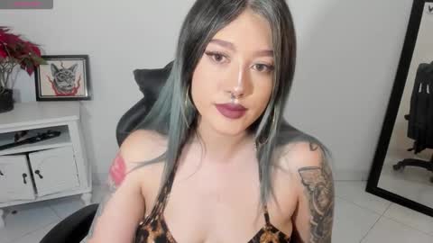 Alicia online show from November 21, 2025, 9:02 pm