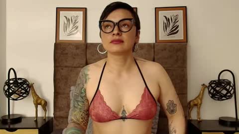 Snapshot of kat_paradisse chatting on September 22, 2025, 8:55 pm kat paradisse online show from September 22, 2025, 8:55 pm