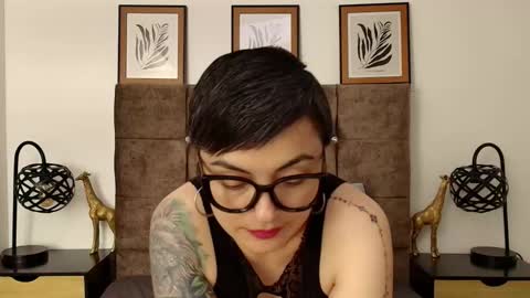 Snapshot of kat_paradisse chatting on October 2, 2025, 8:27 pm kat paradisse online show from October 2, 2025, 8:27 pm