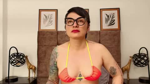 Snapshot of kat_paradisse chatting on October 5, 2025, 7:45 pm kat paradisse online show from October 5, 2025, 7:45 pm