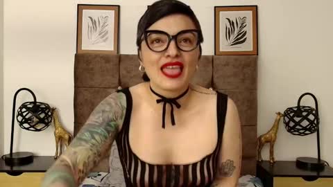 Snapshot of kat_paradisse chatting on October 14, 2025, 9:04 pm kat paradisse online show from October 14, 2025, 9:04 pm