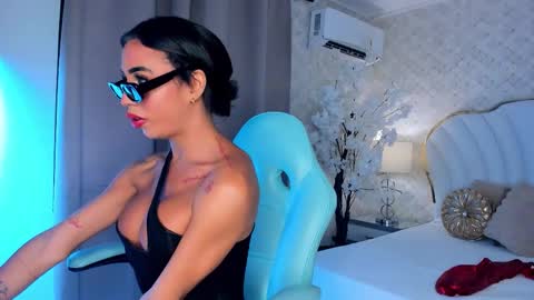 Kata Millants online show from September 19, 2025, 5:53 am