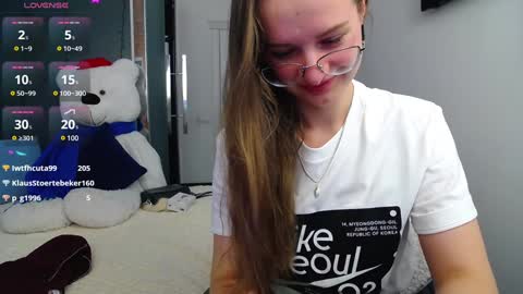 Snapshot of kate_jonson chatting on December 13, 2024, 11:23 am .Be kind and gentle with me and I will do my best for you. online show from December 13, 2024, 11:23 am
