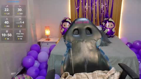 kate_lawrence_ online show from November 11, 2025, 12:05 pm