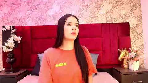 Kate online show from November 25, 2025, 7:25 pm