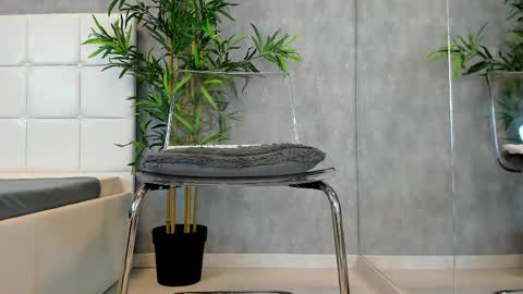 Kate online show from February 28, 2025, 9:47 am