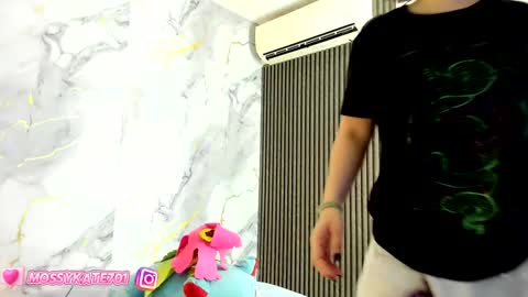 Im Katherine but call me Kate  online show from January 30, 2025, 12:16 pm