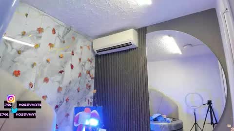 Im Katherine but call me Kate  online show from November 5, 2025, 12:27 pm